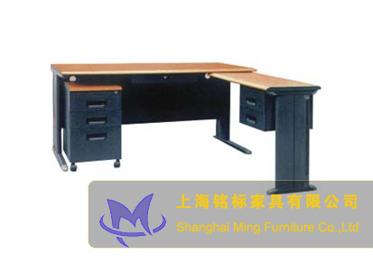 钢制办公桌MBG-GZBGZ-025